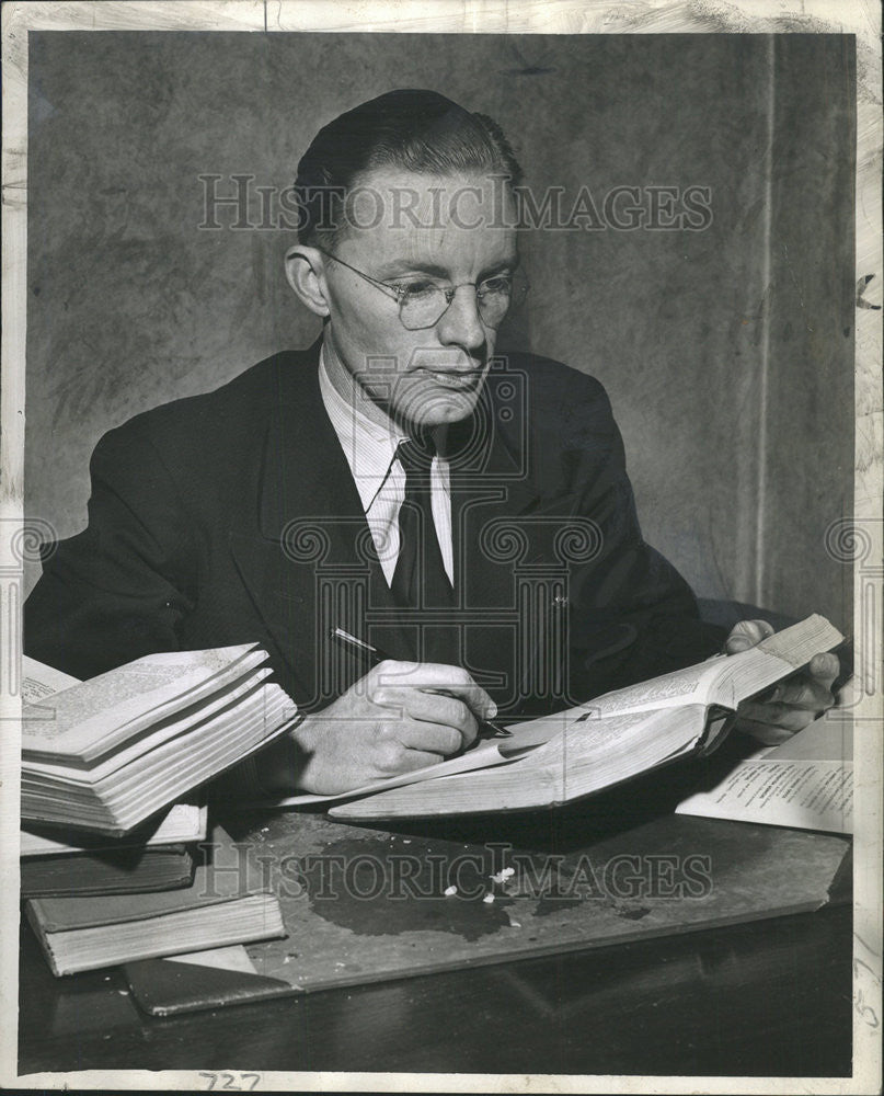 1943 Press Photo Rev Geo Lewis Marquette Rd Baptist Church Legality Victory Tax - Historic Images