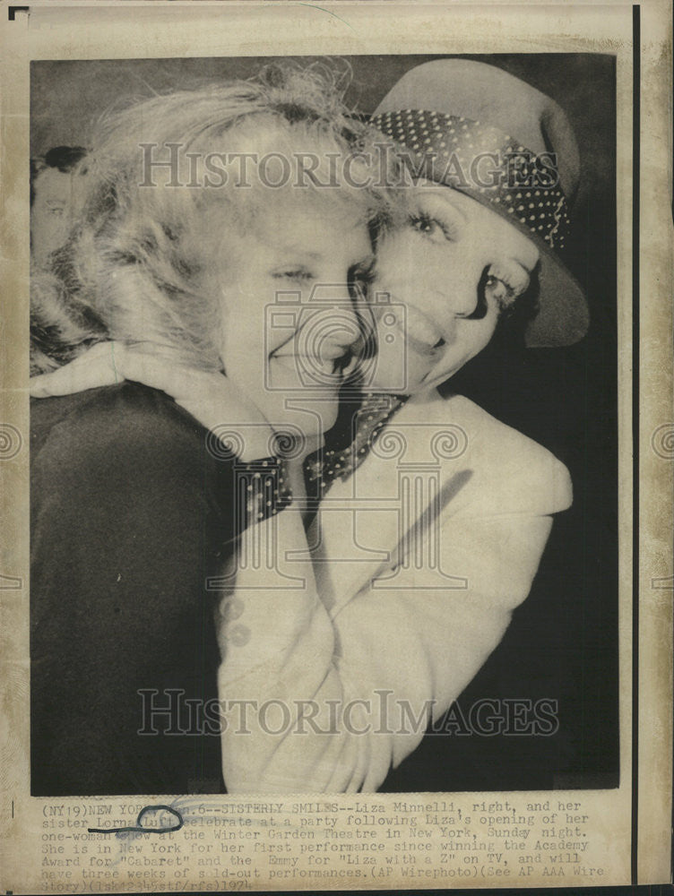 1974 Press Photo Liza Minnelli sister Lorna Luft Liza Winter Garden Theater NY - Historic Images