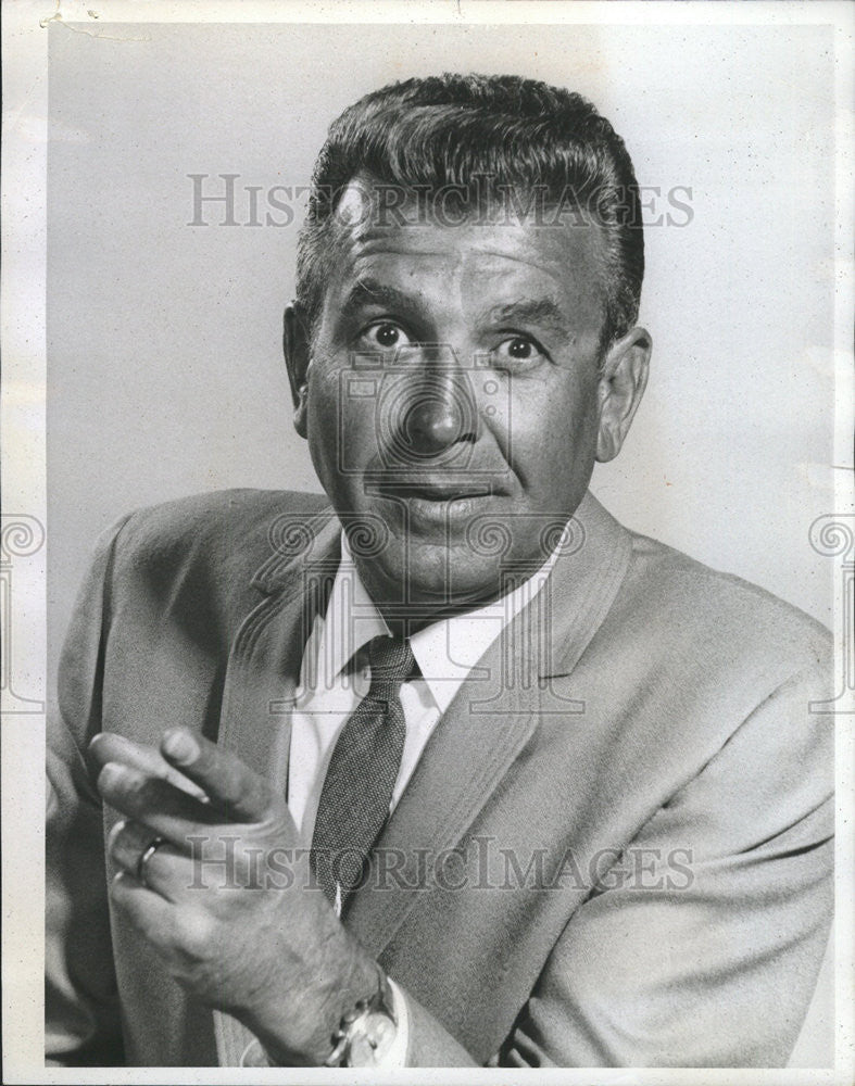 1966 Press Photo Dennis James TV announcer - Historic Images