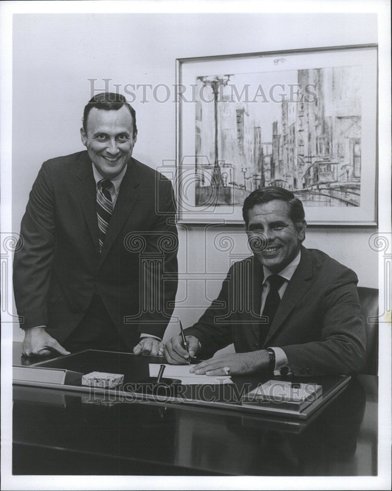 1970 Press Photo Harry Jacobs Jr General Manager WMAQ Radio William Chicago Team - Historic Images