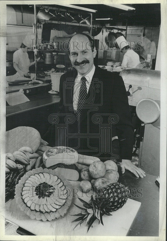 1987 Press Photo Jewel Catering Services Owner Jewel - Historic Images