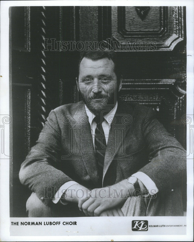 1974 Press Photo Norman Luboff Celebrated Composer Auditorium Theater - Historic Images