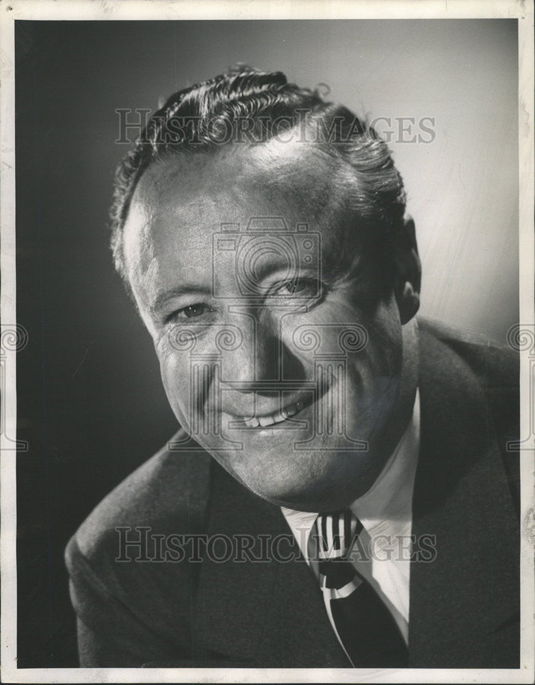 1951 Press Photo William Loftuas Vice president Bond Stress Mercy Football Game - Historic Images