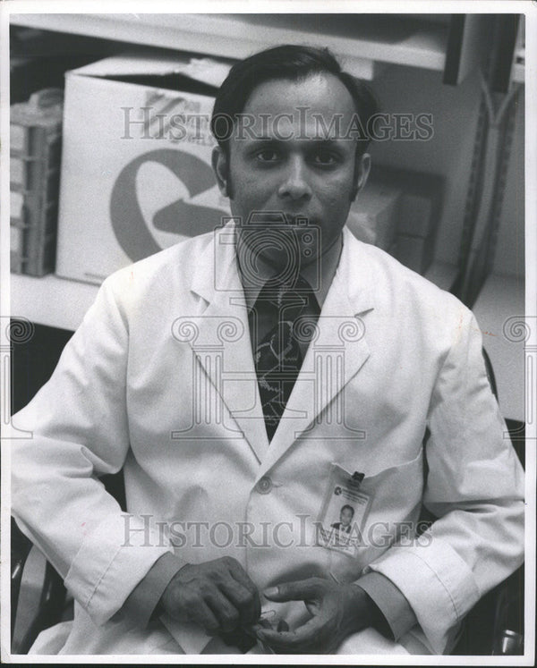 1976 Press Photo DR BANGALORE JAYRAM LOYOLA MEDICAL SCHOOL Historic 1976-press-photo-dr-bangalore-jayram-loyola-medical-school-historic