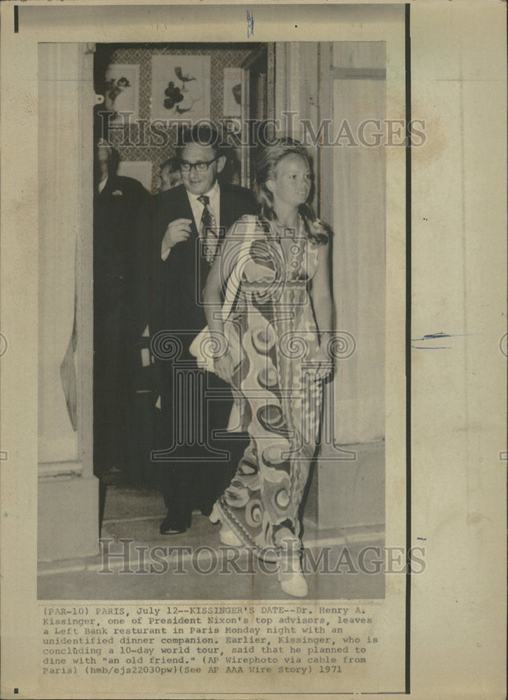 1971 Press Photo Dr Henry Kissinger Nixon President Left Bank Restaurant Paris - Historic Images