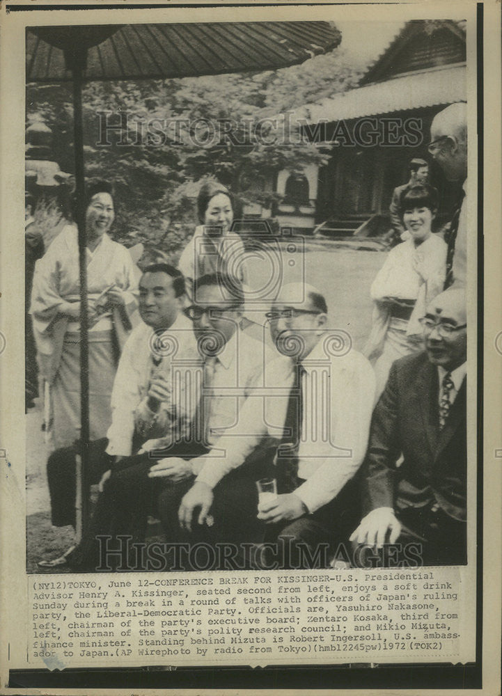 1972 Press Photo Henry Kissinger N Tokyo Conference W/ Democratic Ruling Party - Historic Images