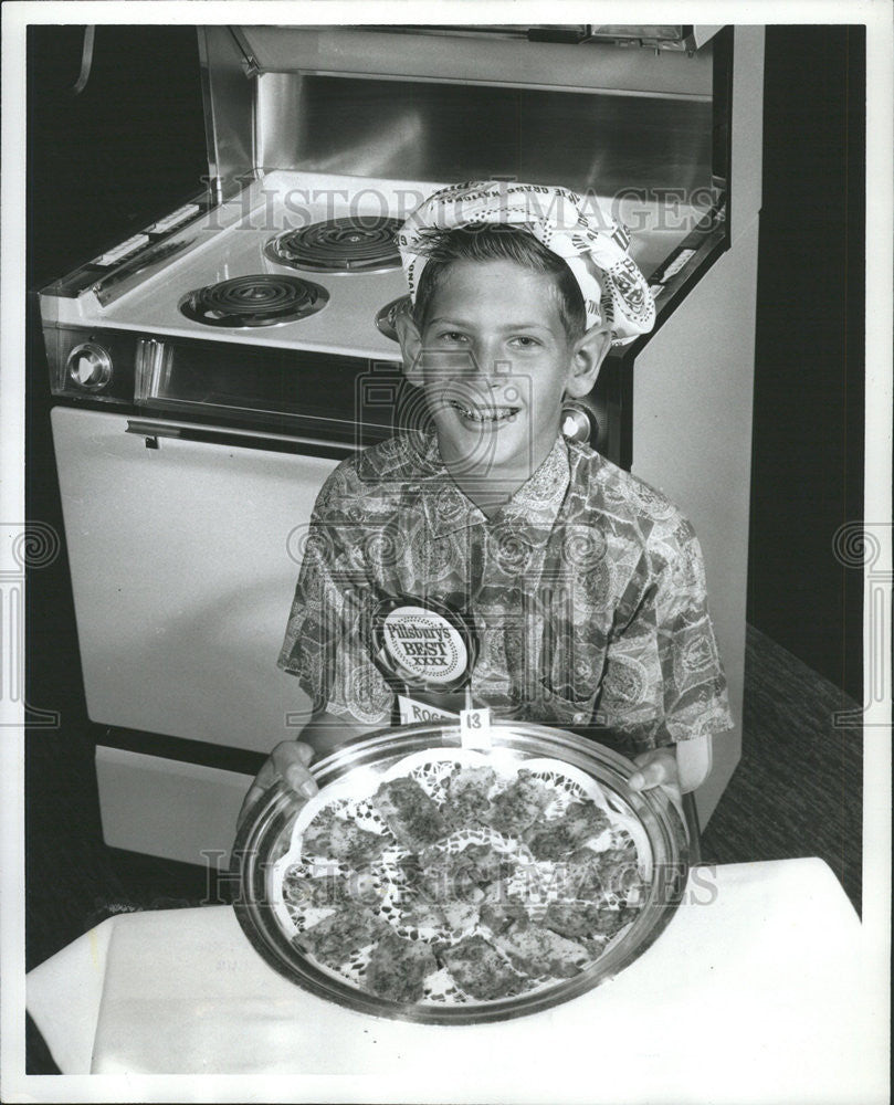 1963 Press Photo Pillsbury 15th Grand National Bake-Off Contestant Roger Ivice - Historic Images