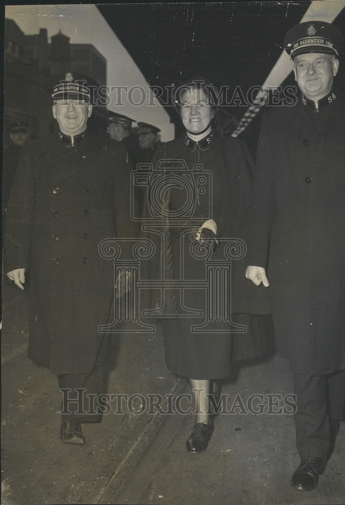 1954 Press Photo General Wilfred Kitching and his wife Claude Bates Salvation - Historic Images