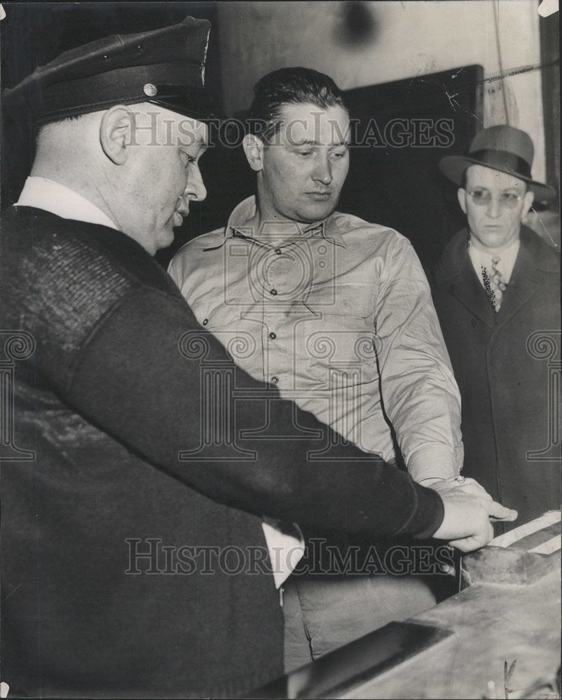 1947 Press Photo Miss Amelia Wardenga William Kiss Slayer Officer Einar Erickson - Historic Images