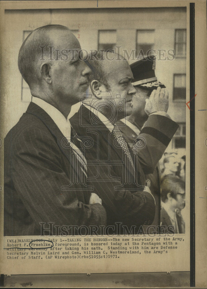 1971 Press Photo Robert Froehike Secretary of the Army honored at the Pentagon, - Historic Images