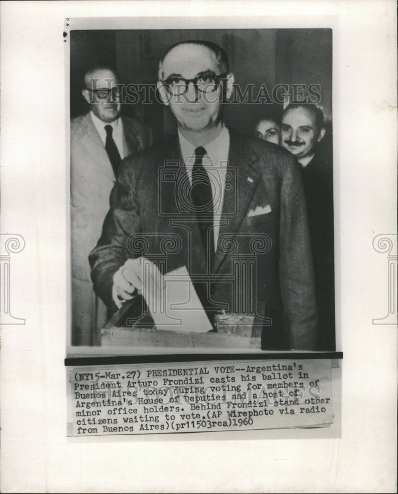 1960 Press Photo Argentina President Arturo Frondizi Casts Ballot Buenos Aires - Historic Images