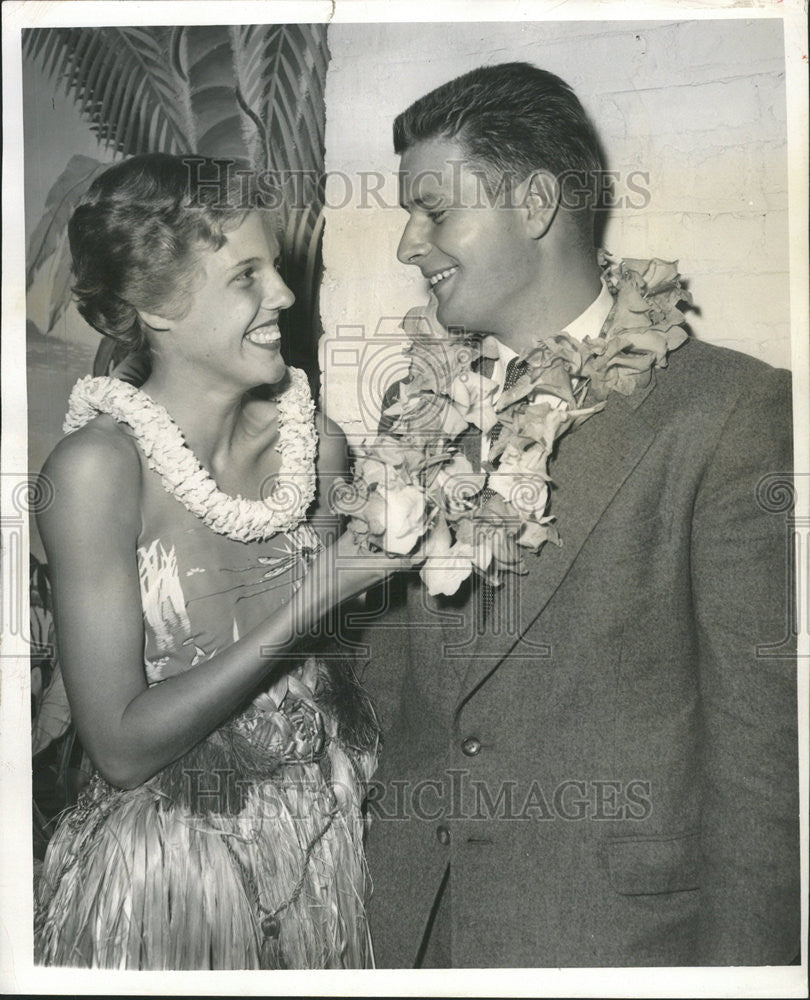 1954 Press Photo Ann Peterkin Henio Wittrin Society Party Passavant Jrs - Historic Images