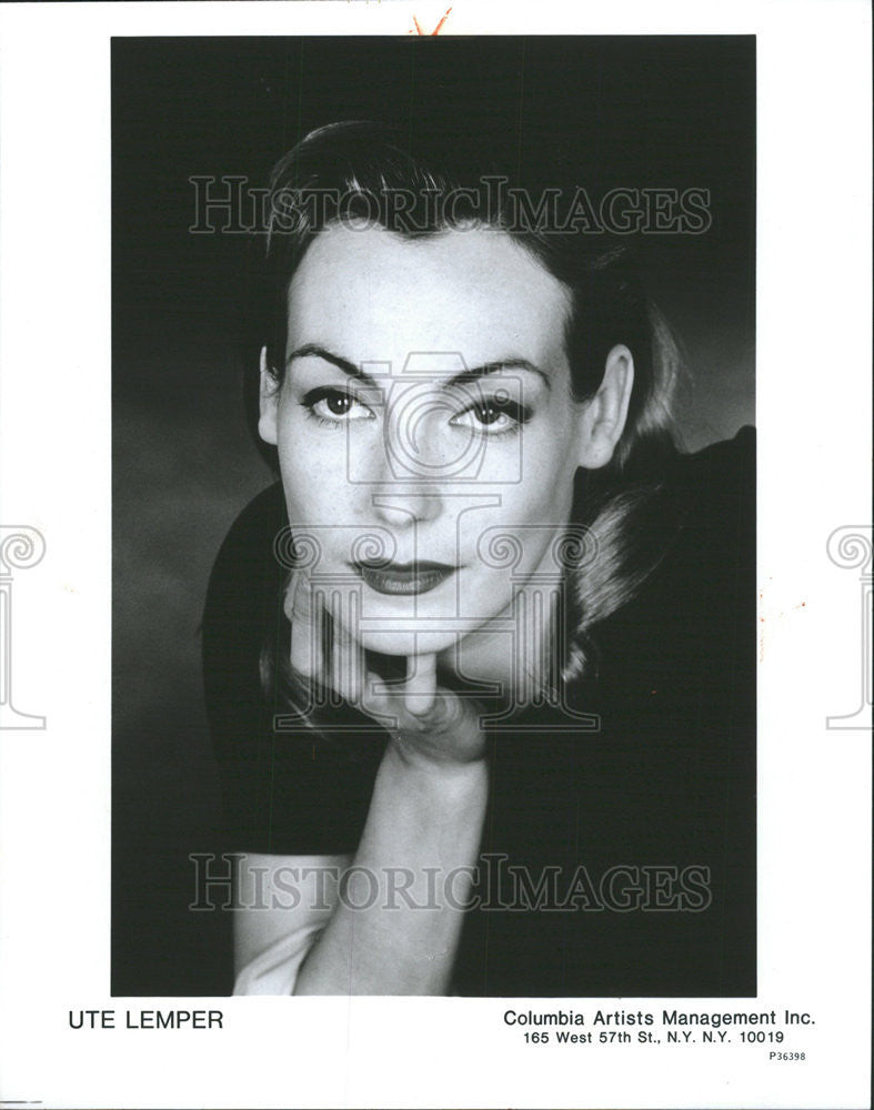 1992 Press Photo German Singer Actress Ute Lemper Columbia Artists Management - Historic Images