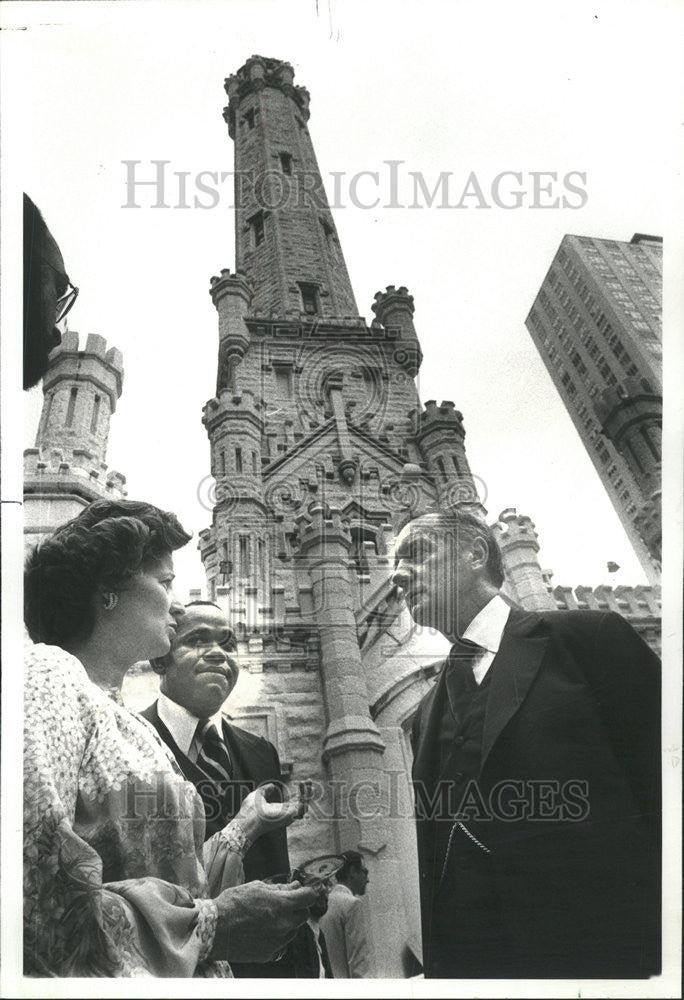 1978 Press Photo Dancing Mayor Bilandic Donald Frey Water Tower Ball - Historic Images