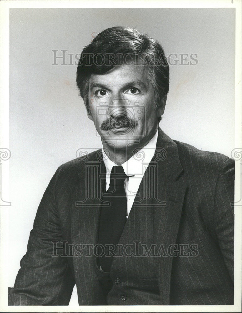 1988 Press Photo Raymond Holyoke &quot;Mr. Smith&quot; on NBC - Historic Images