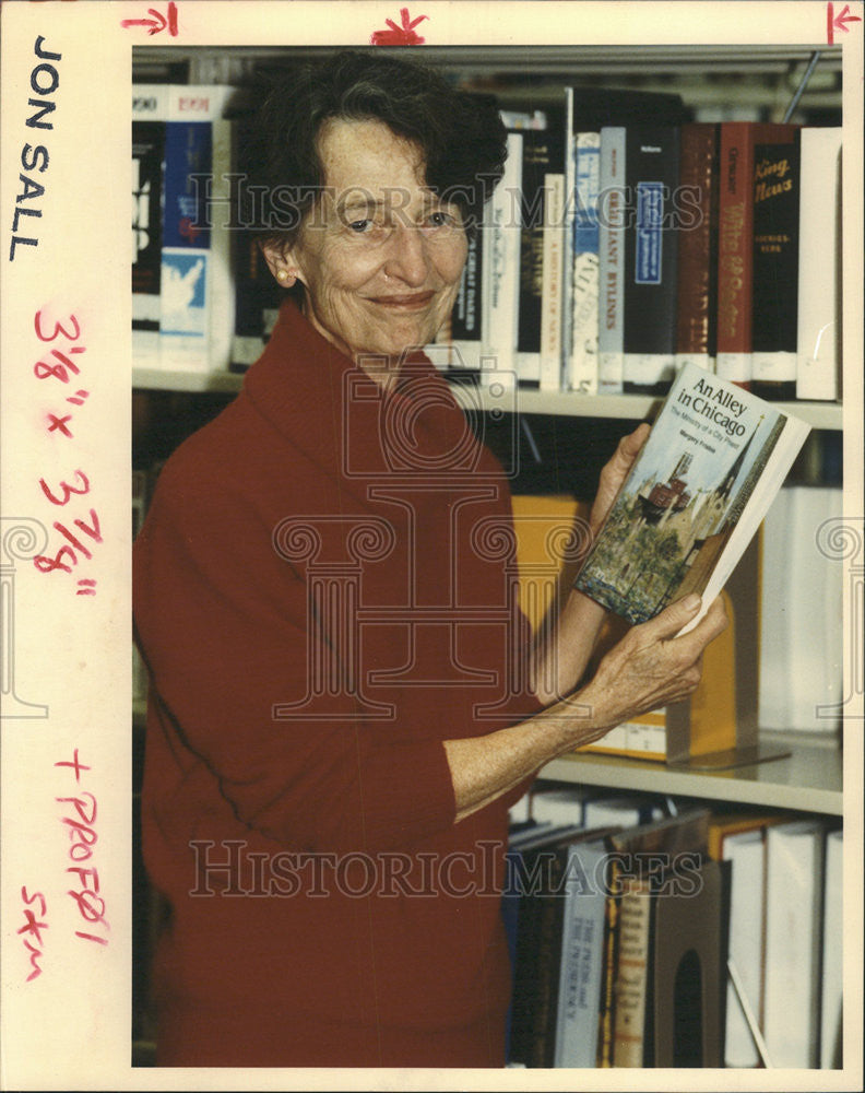 1991 Press Photo Margery Frisbie author &quot;An Alley in Chicago: The Ministry of a - Historic Images