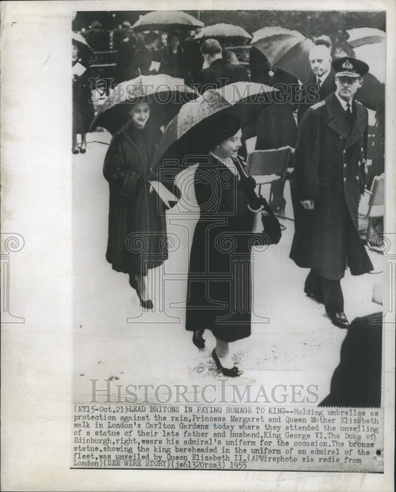 1955 Press Photo Princess Margaret and Queen Mother Elizabeth at Carlton Gardens - Historic Images