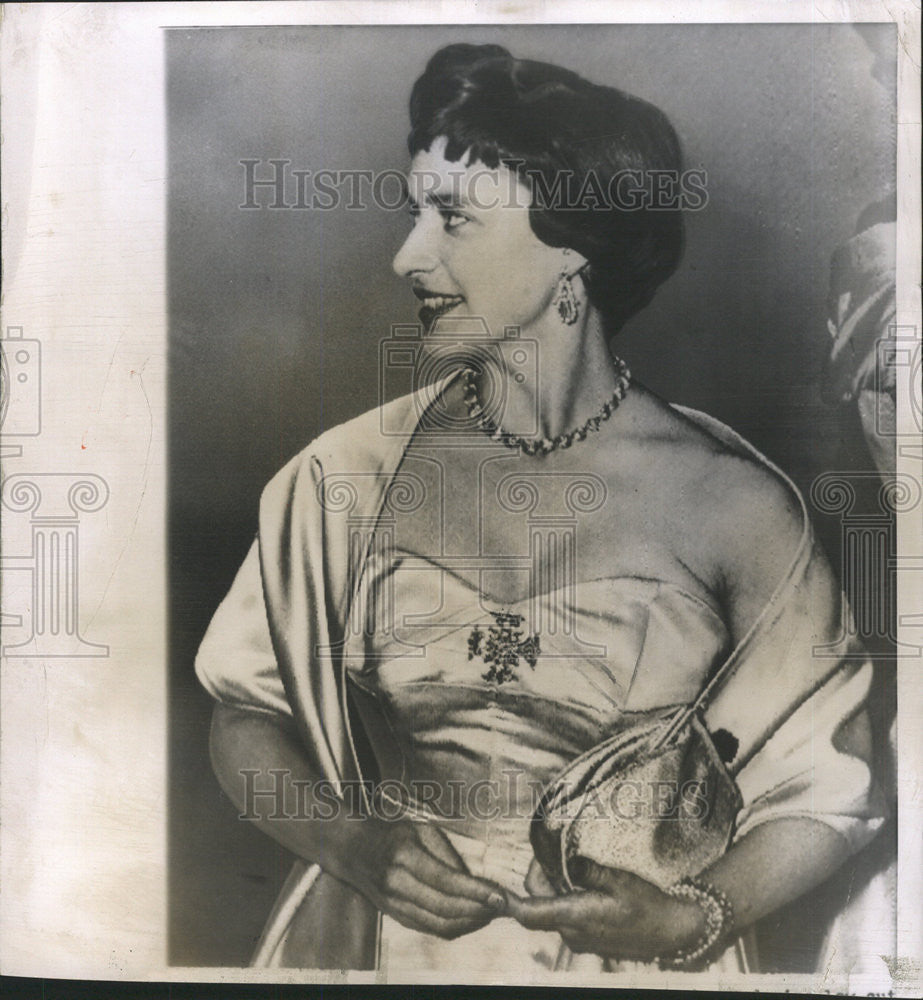 1957 Press Photo Princess Margaret wearing a strapless blue satin gown at ball - Historic Images