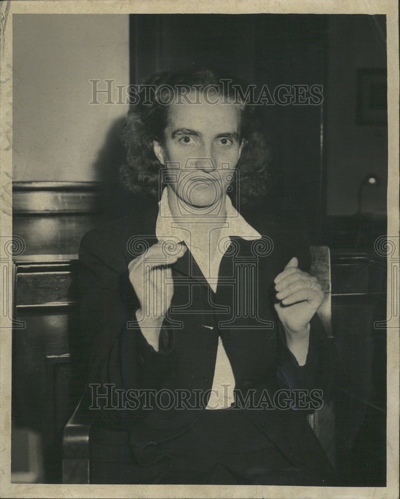 1946 Press Photo Nathan Borinattorney sleeve wife Clarie Poker Face Snap - Historic Images