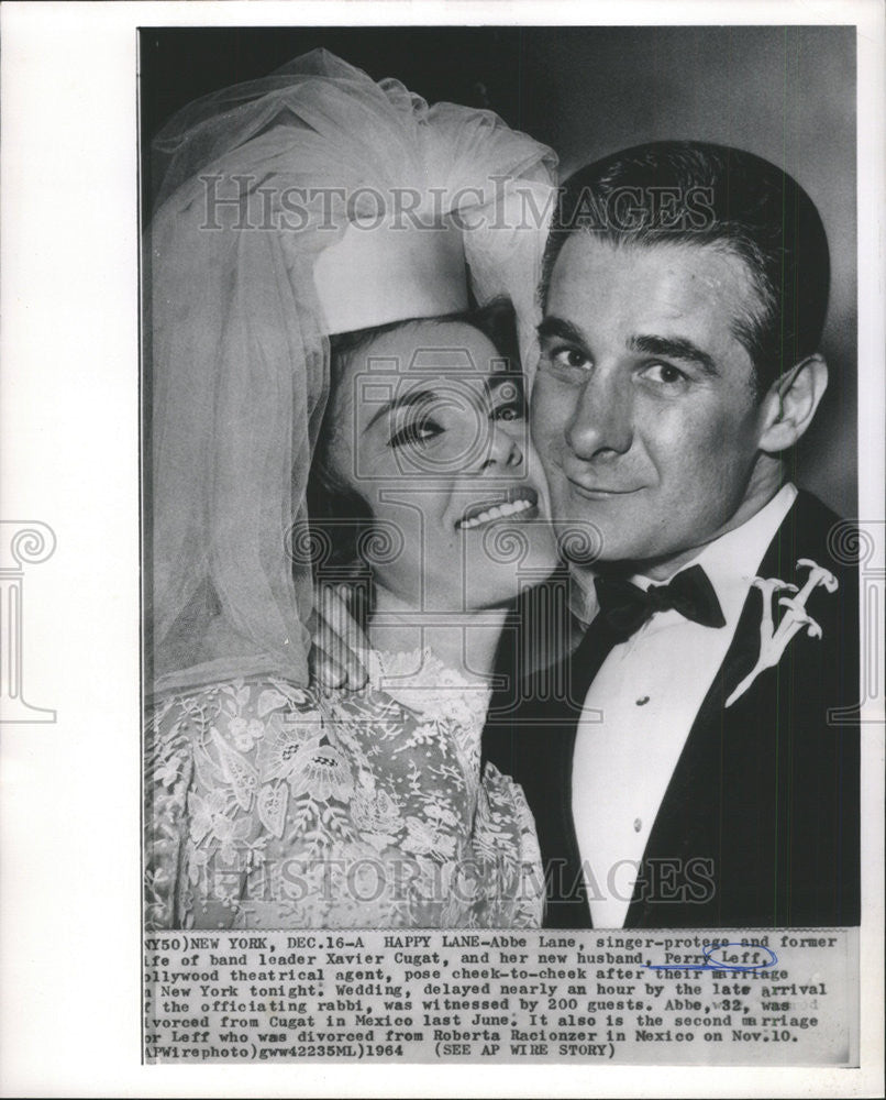 1964 Press Photo Singer Abbe Lane and new husband Perry Leff wedding pictures - Historic Images