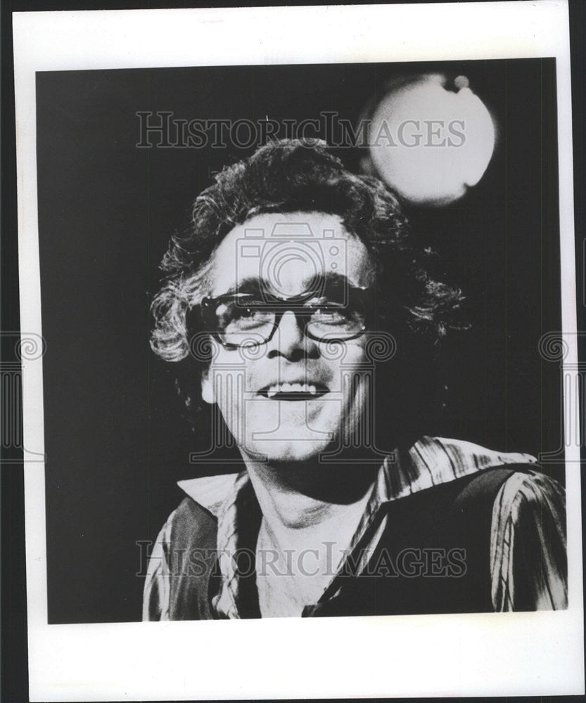 1975 Press Photo Michel Legrand music field spotlight Carol Lawrence Mill Run - Historic Images