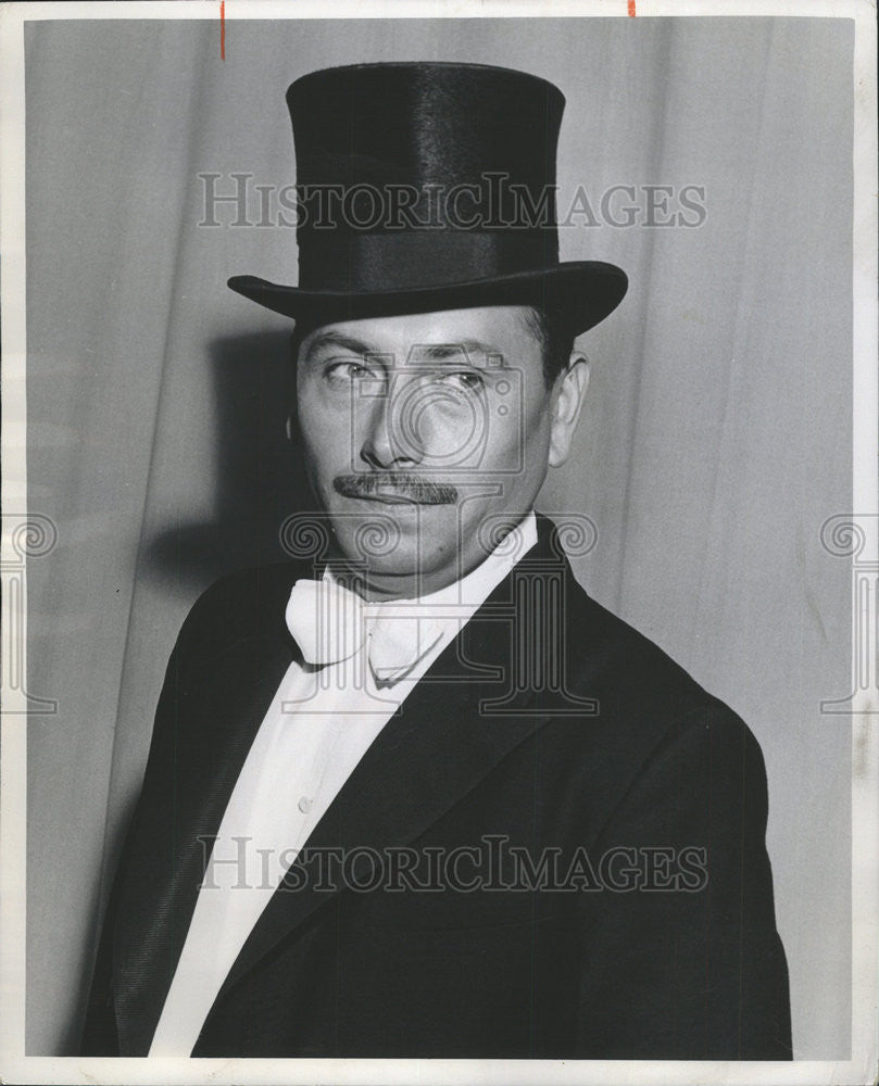 1962 Press Photo Jacques LeGras Magician dress La Plume De Ma Tante - Historic Images