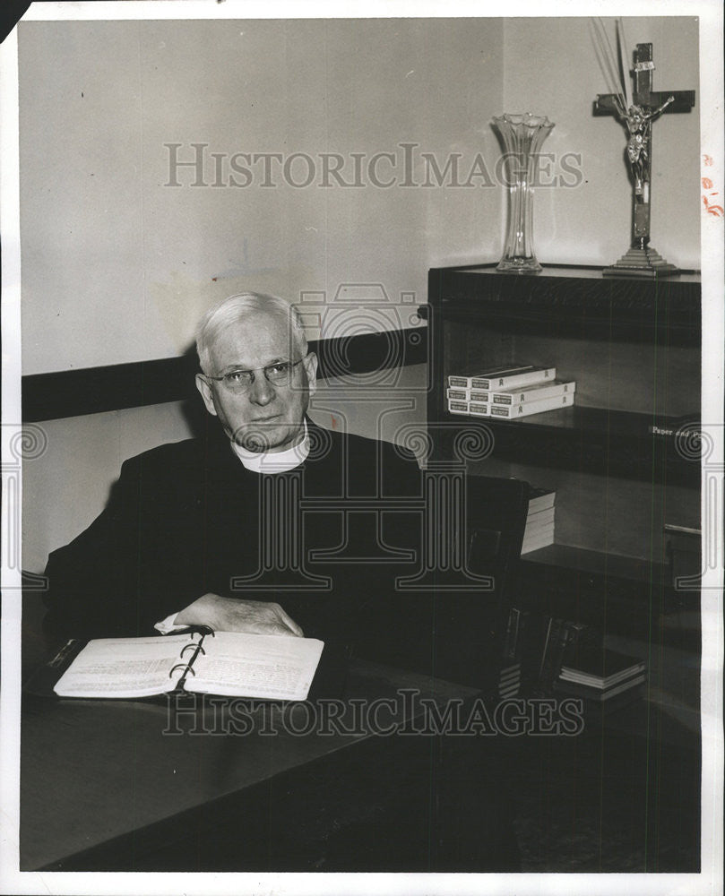 1957 Press Photo Members of St. Joseph&#39;s Catholic Church Tops Building Fund - Historic Images