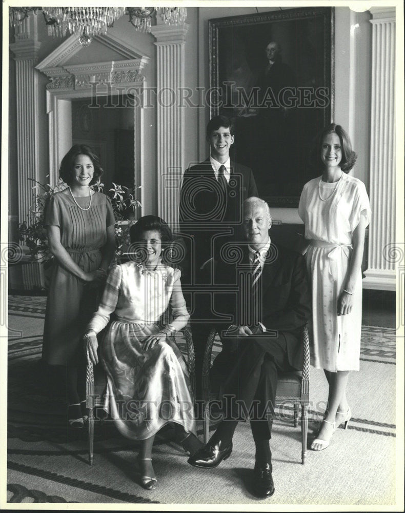 1981 Press Photo Ambassador &amp; Mrs. John J. Louis Jr. - Historic Images