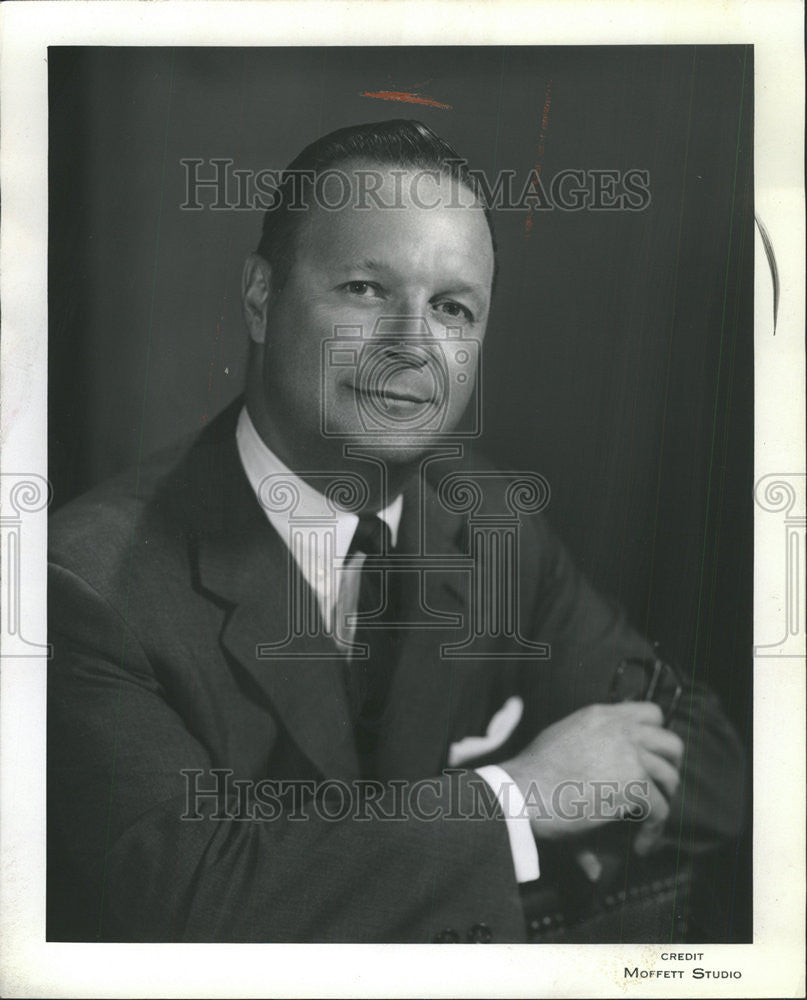 1965 Press Photo Gordon Hurt VP and director of Advertising Zenith Sales Corpora - Historic Images
