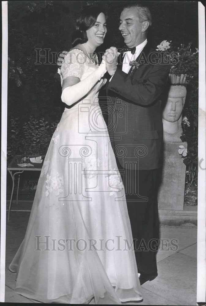 1961 Press Photo Susan Lehmann father Robert dancing Debutante Party Lake Forest - Historic Images