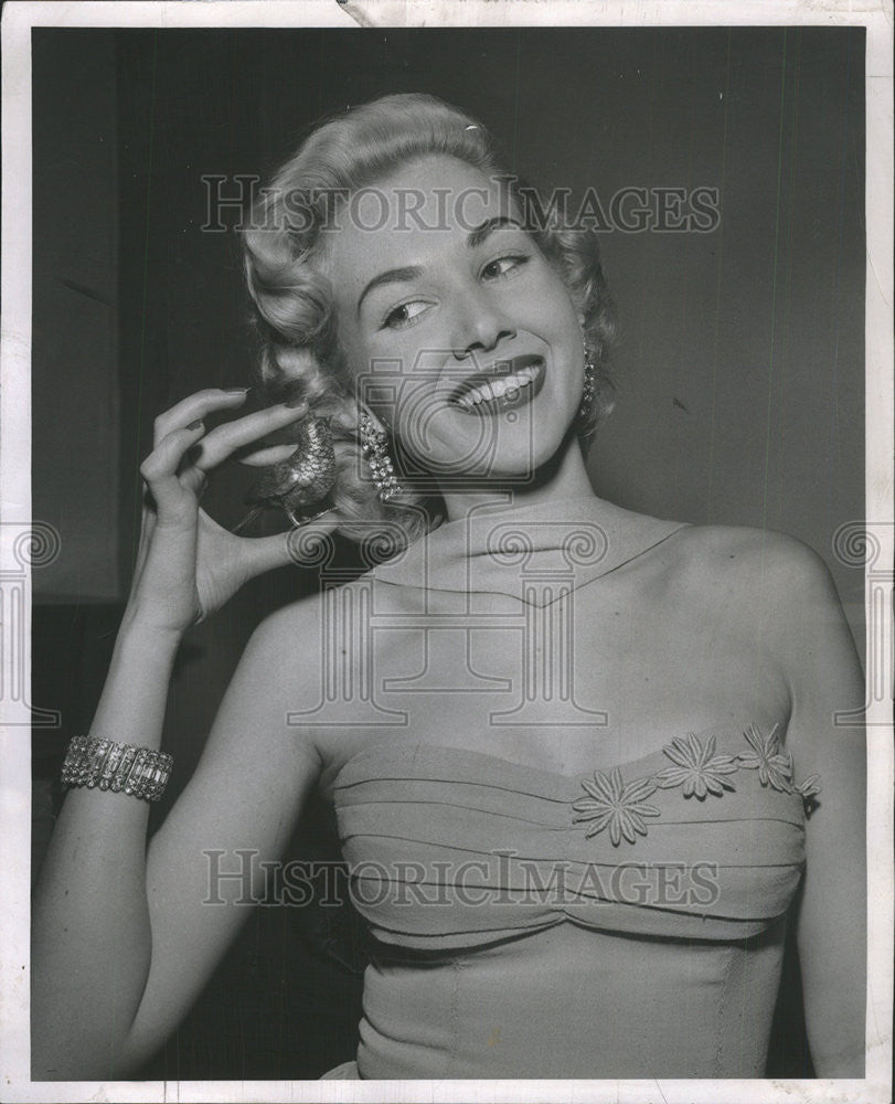 1956 Press Photo Ginger Lorr Chicago Illinois Model - Historic Images