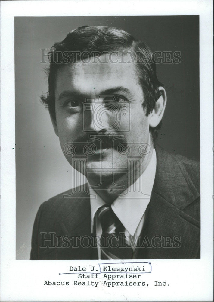 Press Photo Abacus Realty Appraiser Dal Kleszynski - Historic Images