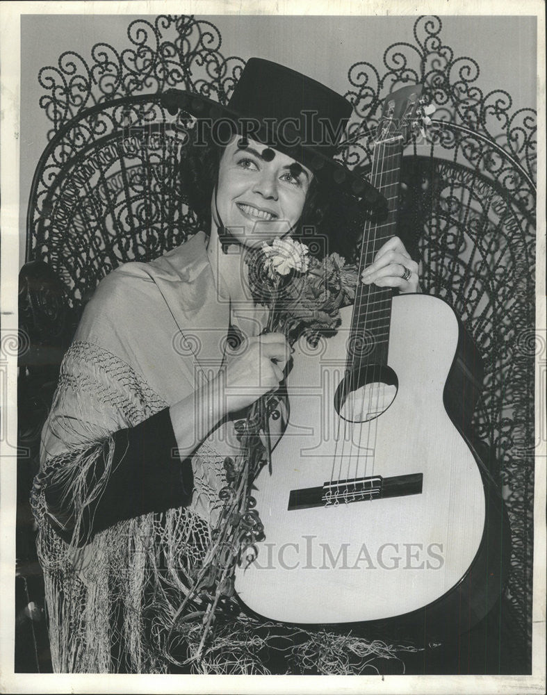 1963 Press Photo Mrs. Francis Klimley in spanish costume. - Historic Images