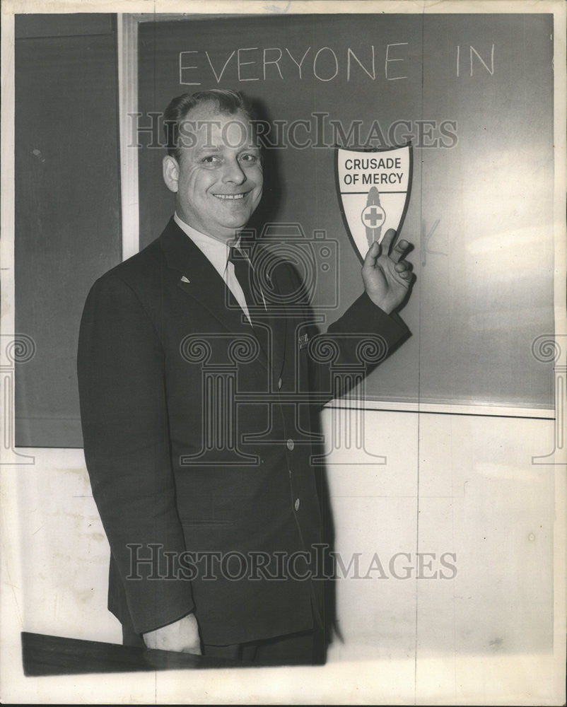 1961 Press Photo Crusade of Murcy coodinator Walter Klimas. - Historic Images