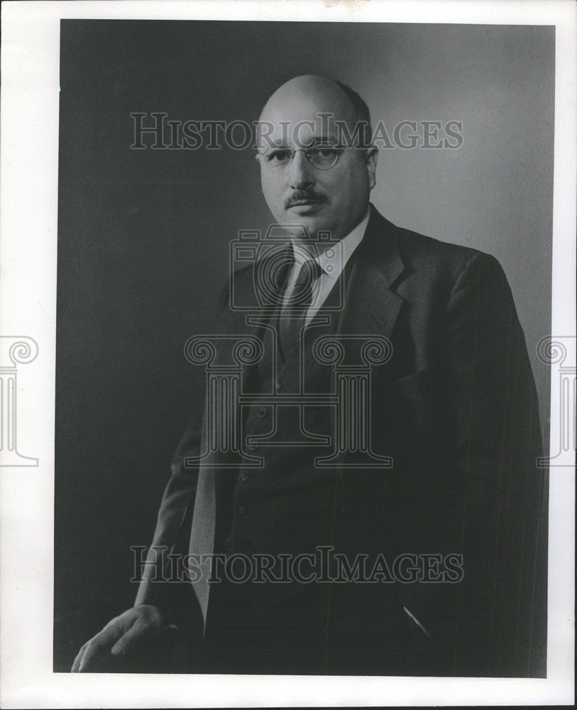 1957 Press Photo Illinois Institute Of Technology Scientist Frederick King - Historic Images