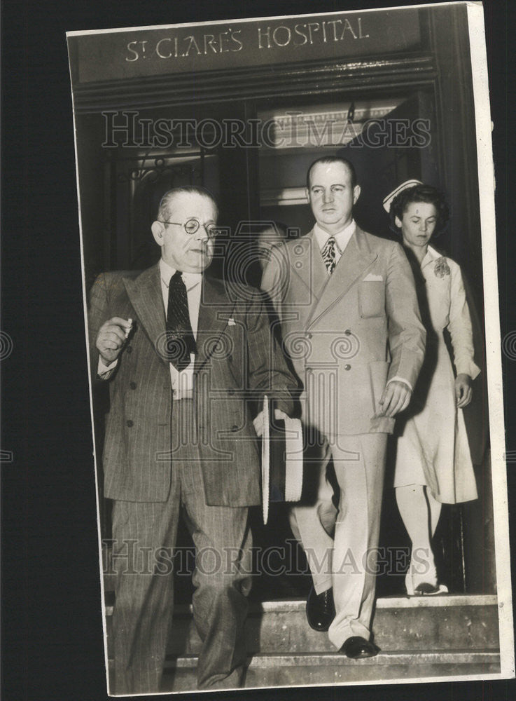 1942 Press Photo William Griffin Publisher goes to Court - Historic Images