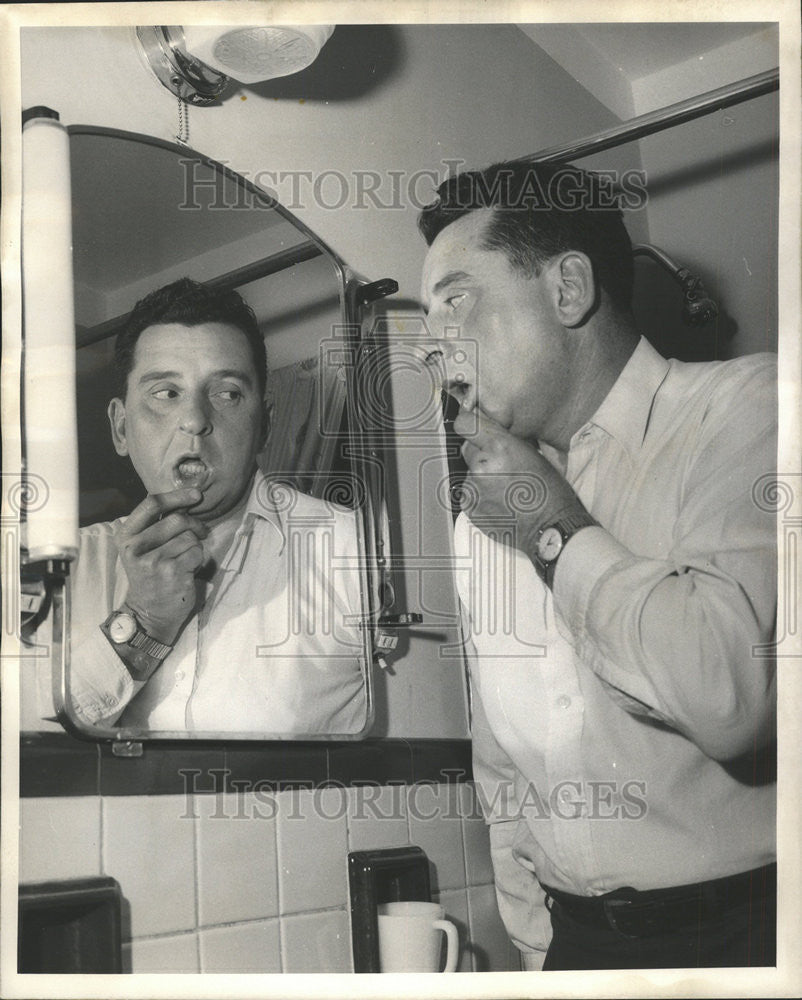 1964 Press Photo Ted Kielbasa says he was Beaten up by Babe McEvoy about Count - Historic Images