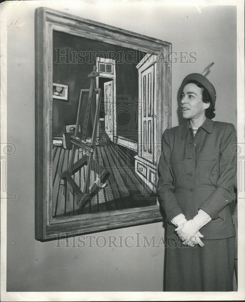 1953 Press Photo Mrs. Samuel Marx poses beside the Leger painting, &quot;The City&quot; - Historic Images