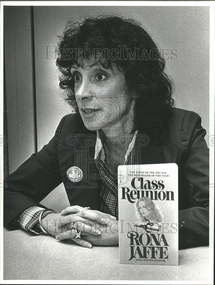 1980 Press Photo Author Rona Jaffe Of Class Reunion - Historic Images