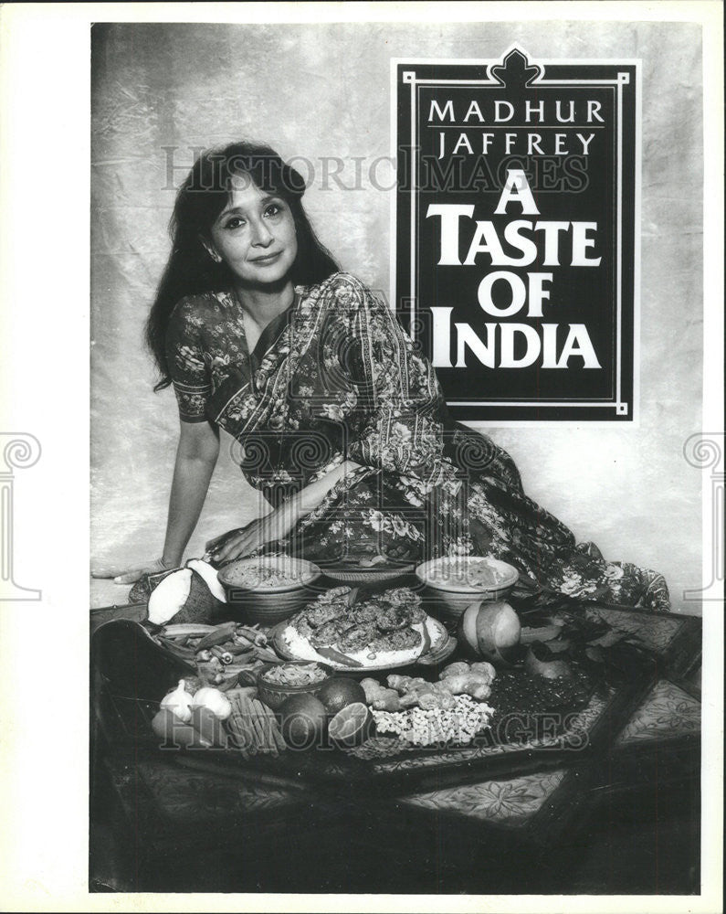 1986 Press Photo Madhur Jaffrey India Actress Author Cook Book - Historic Images