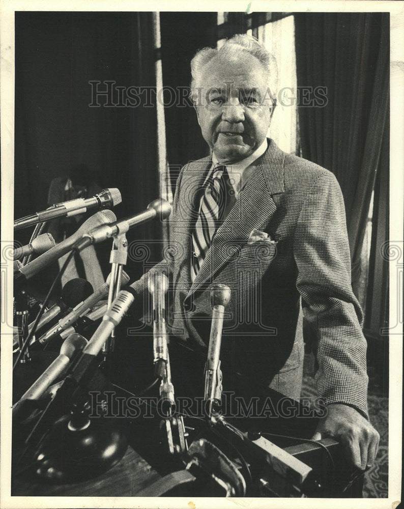 1977 Press Photo Attorney Leon Jaworski - Historic Images