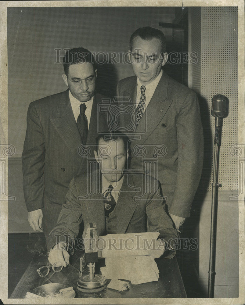 1952 Press Photo Sun Times Reporter Robert Kleckner - Historic Images