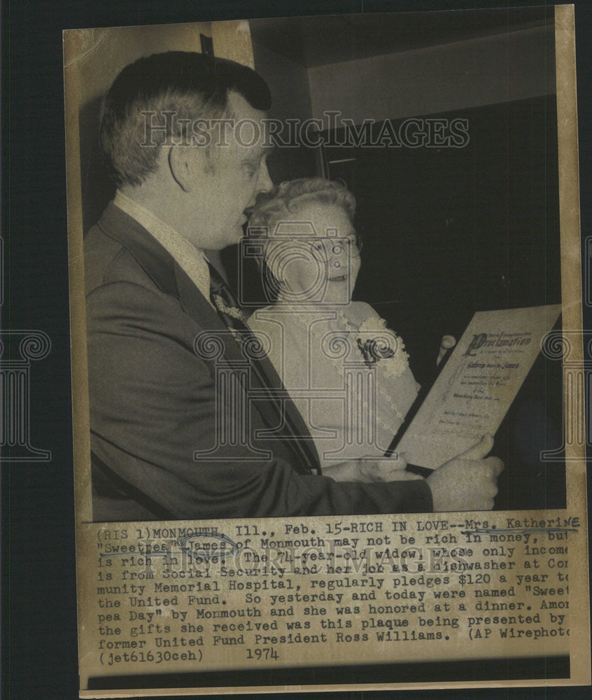 1974 Press Photo Mrs Katherine Sweetpea James Of Monmouth Is Rich In Love - Historic Images