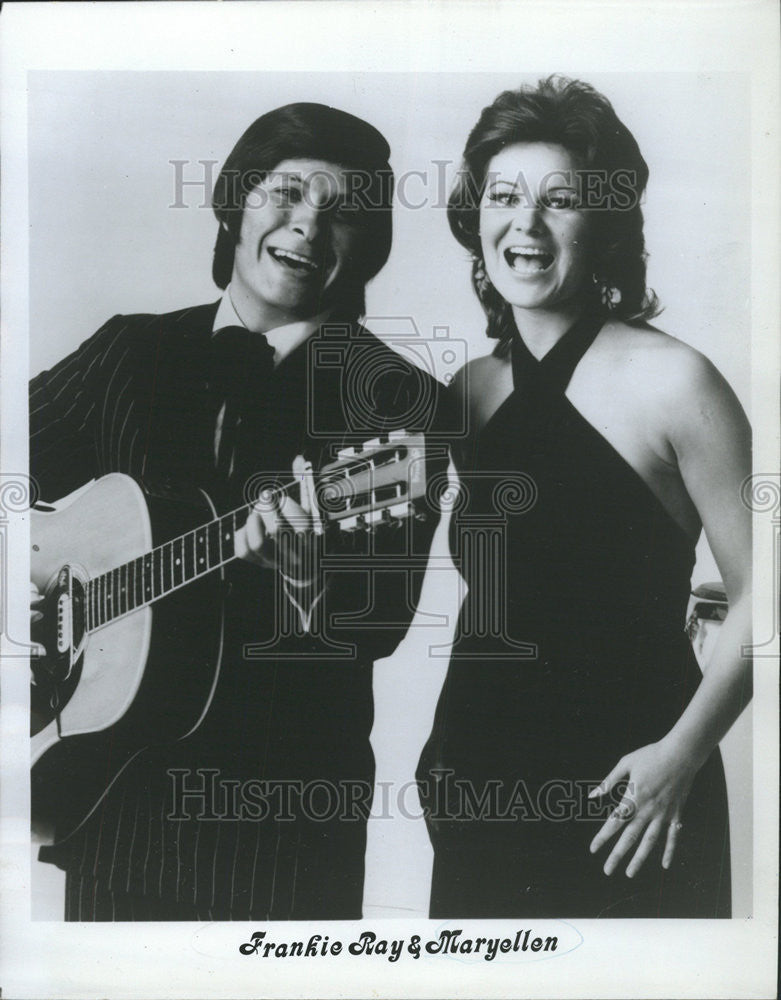 1974 Press Photo Maryellen Frankie Ray Music Group Guitarist Band - Historic Images