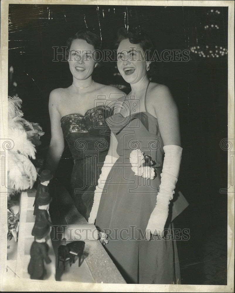 1955 Press Photo Marry Merrion Holiday parties Handsomest evening dress - Historic Images