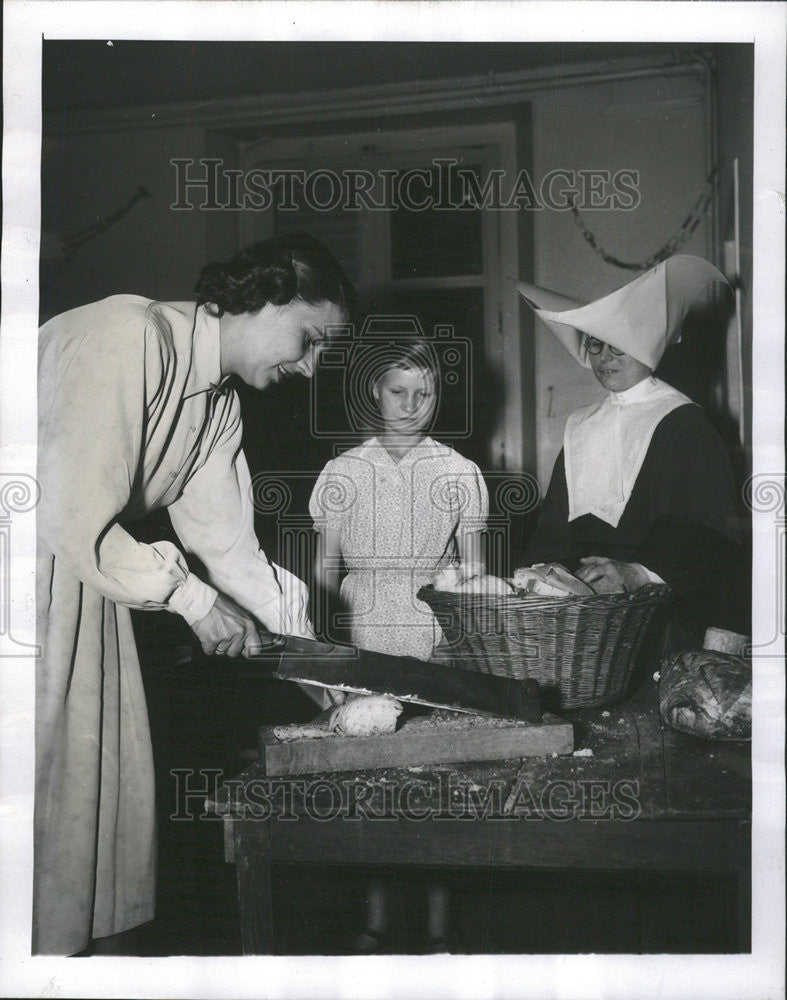 1952 Press Photo Mary Gill Martin Glen Martin American La Genevraie France Staff - Historic Images