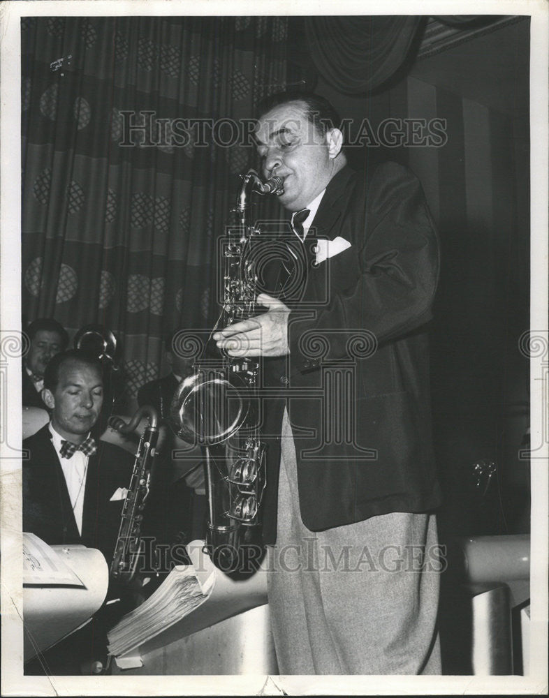1951 Press Photo Saxophonist Freddie Martin - Historic Images