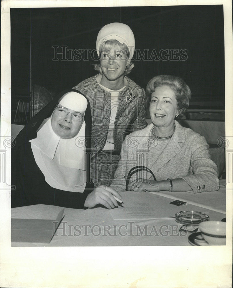 1964 Press Photo Three Expert Benefit Engineer Charge Ready Thursday Night Saint - Historic Images