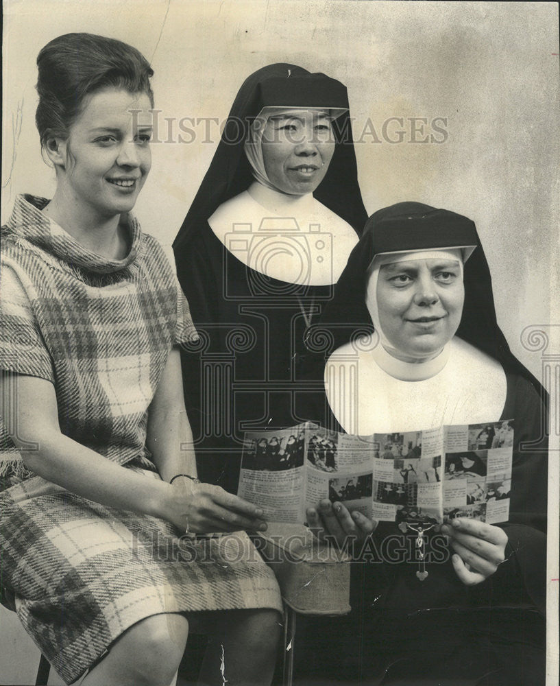 1965 Press Photo Sister Superior Raphael Chou Sister Mary Paul Evanston China - Historic Images