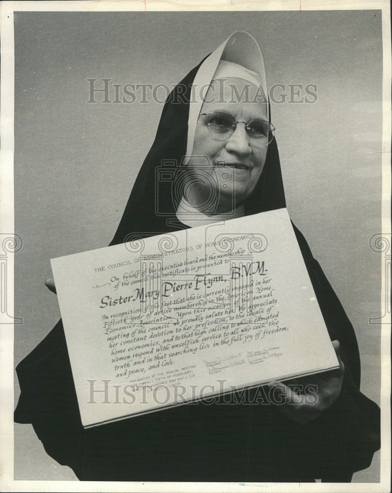 1966 Press Photo Mundelein College Chairman Sister Mary Pierre - Historic Images